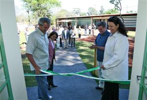 Desenlace da fita de inauguração do Bloco T-35